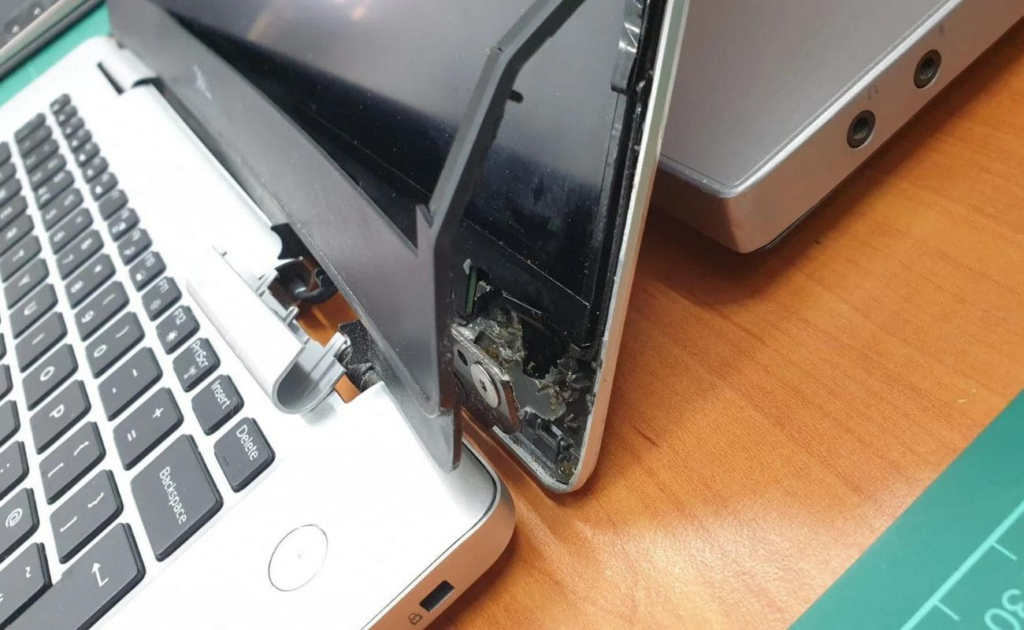 Reparación de bisagras de una notebook